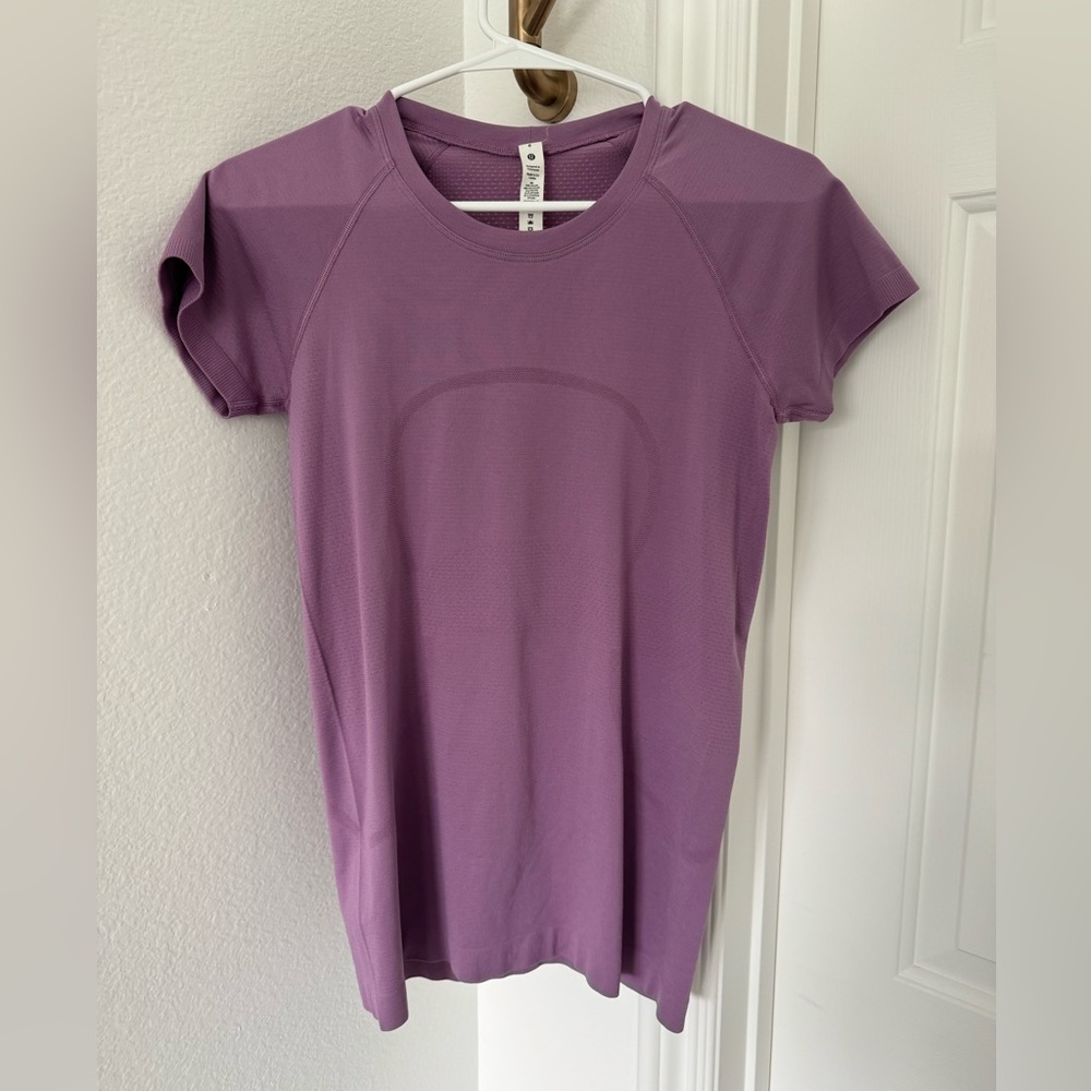 Lululemon t-Shirt lilac color size 6, never been worn before